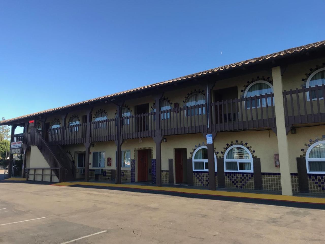 Hacienda Motel Escondido Exteriör bild